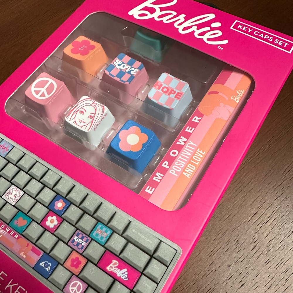 Barbie Key Caps Set - Picture 2 of 3